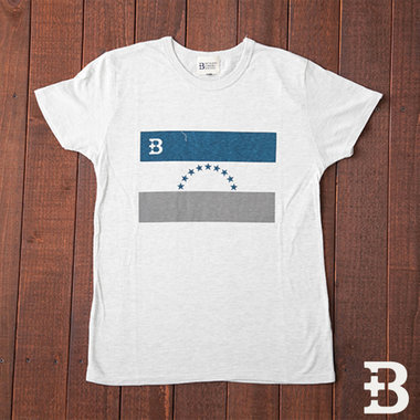 【+B】Tシャツ(国旗柄V)オートミール